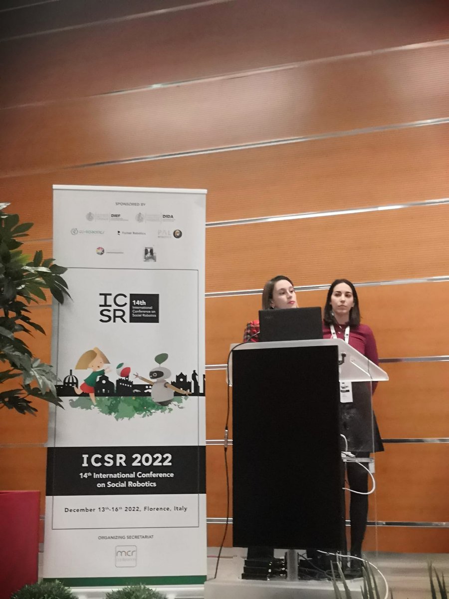 (3/3) 👤 followed by <a href="/GiuliaPush_/">Giulia Pusceddu</a> describing the outcomes of "Training school teachers to use robots as an educational tool: the impact on robotics perception" 🧑‍🏫, carried out together with <a href="/FCocchella/">Francesca Cocchella</a>, who joined her 👥 on stage for the Q&amp;A ☝️