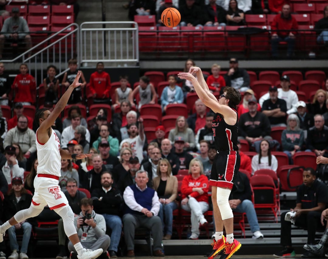 No quit from the Eagles last night against the Red Raiders! 📸: @usatodaysports #GoEags