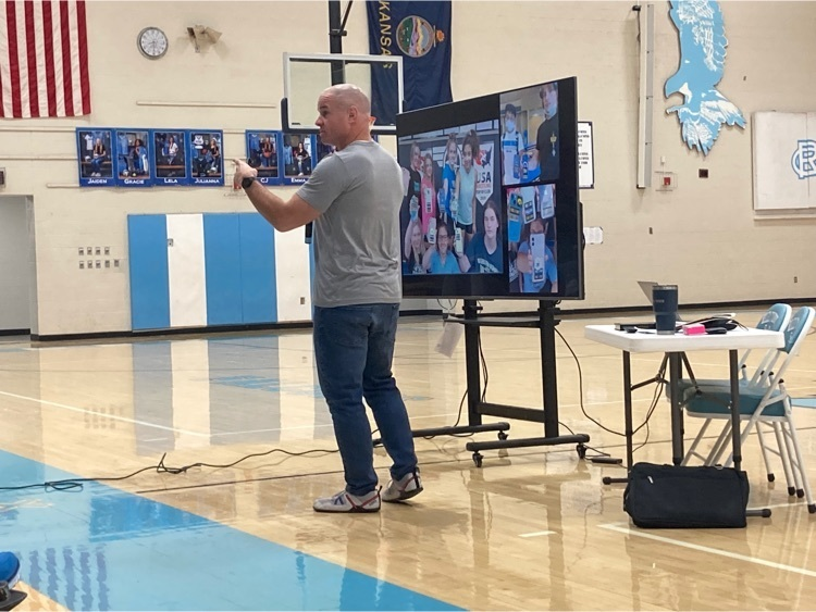 RileyCounty_HS's tweet photo. Thank you to Coach Damon Parker of the Jones Project for your inspirational message to students and staff today! Grades 7th through 12th learned about the importance of mental health and perseverance through lifeβs difficulties. #TheJonesProject #FindAWay https://t.co/XQpT75p2QA