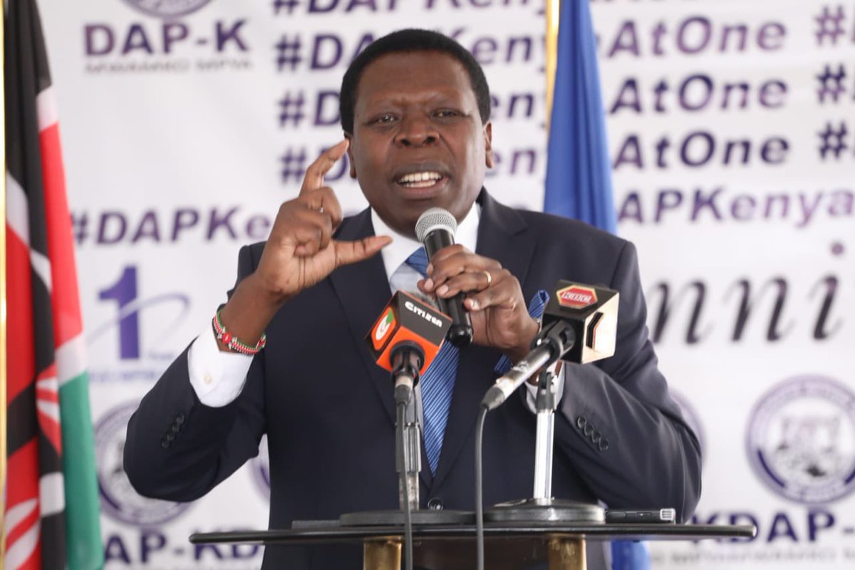 EugeneLWamalwa's tweet photo. The Constitutional change talk is but a red herring meant to distract our Nation’s attention from the failure of the KK Govt “Plan”to bring down the high food,fuel prices &amp;cost of living,as Kenyans face a miserable Christmas with little or nothing to eat or celebrate #DAPKAtOne https://t.co/9bihpbJRjT