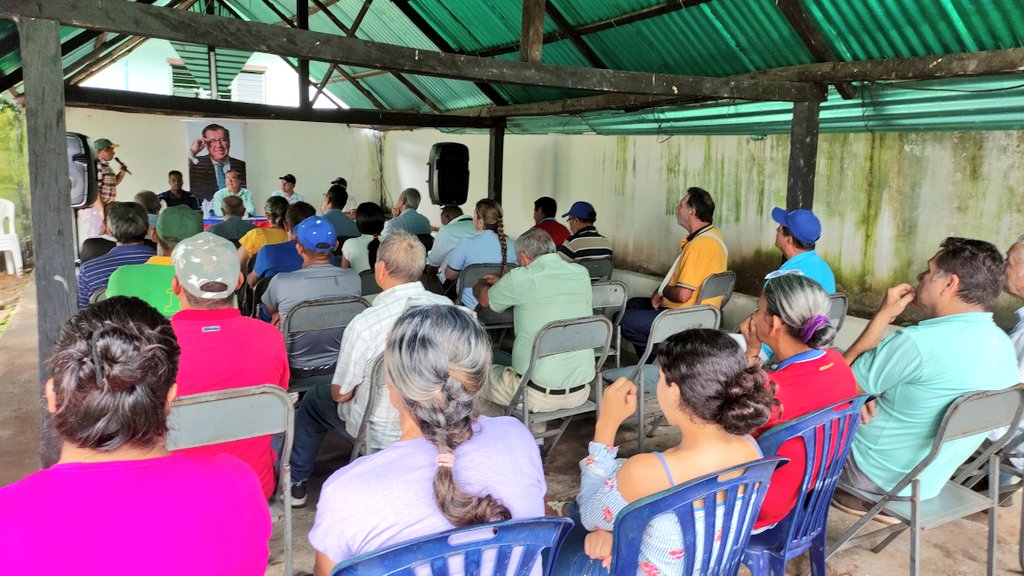 CesarPerezVivas's tweet photo. #14Dic La devaluación del bolívar, derrumba la campaña de “Venezuela se arregló”. Aquí no se ha acomodado nada, el país está destruido y por eso vemos como el dólar sube, sube y sube, y Maduro miente y miente todos los días.

#Pedraza #Barinas
#ConcertaciónCiudadana🇻🇪🫂 https://t.co/VCuPcnZj3W