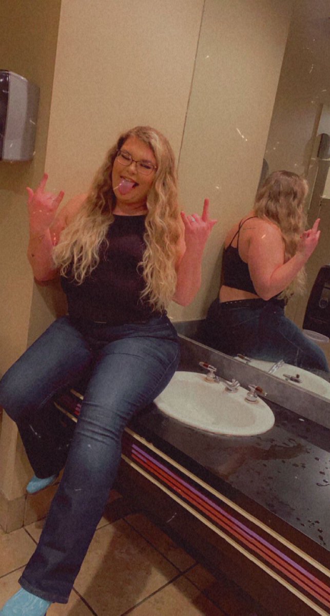 Mkaylee8_'s tweet photo. 🤘🏼🤘🏼 https://t.co/2tGNzMhjDw