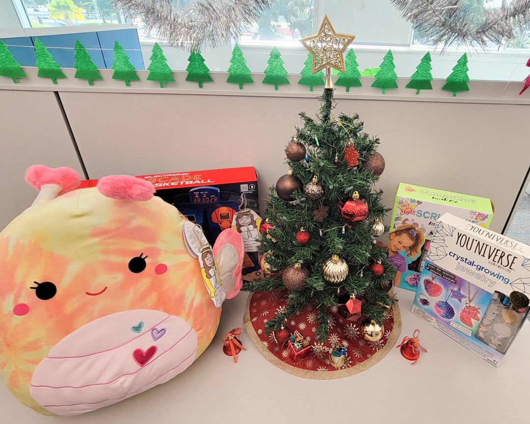 Did you adopt an Angel? Please remember to bring in your gift by this Friday! We still have lots of keiki to support; please stop by our Hickam, Pearlridge and Pearl City branches to help the remaining Angels on the trees. 🎄 Mahalo for your support!