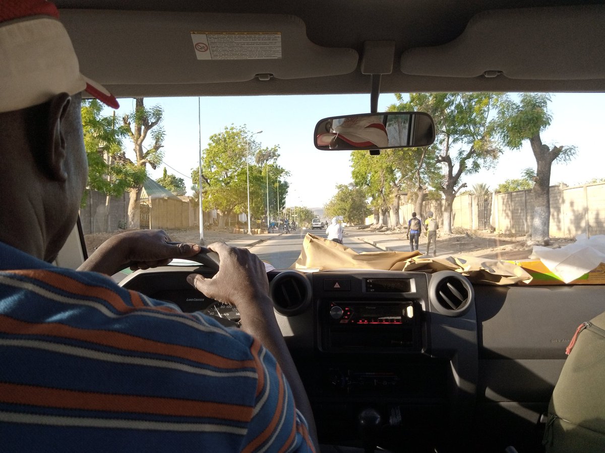 DigaMathieu's tweet photo. Quel dépaysement de sortir à nouveau de #Garoua... 🚗🏜️🚗 Savane, baobab, case traditionnelle, ânes, mayo à sec, champ de coton... Voilà déjà deux ans que je n'avais plus parcouru cette route. 🐮 https://t.co/wMEZ13eXbW