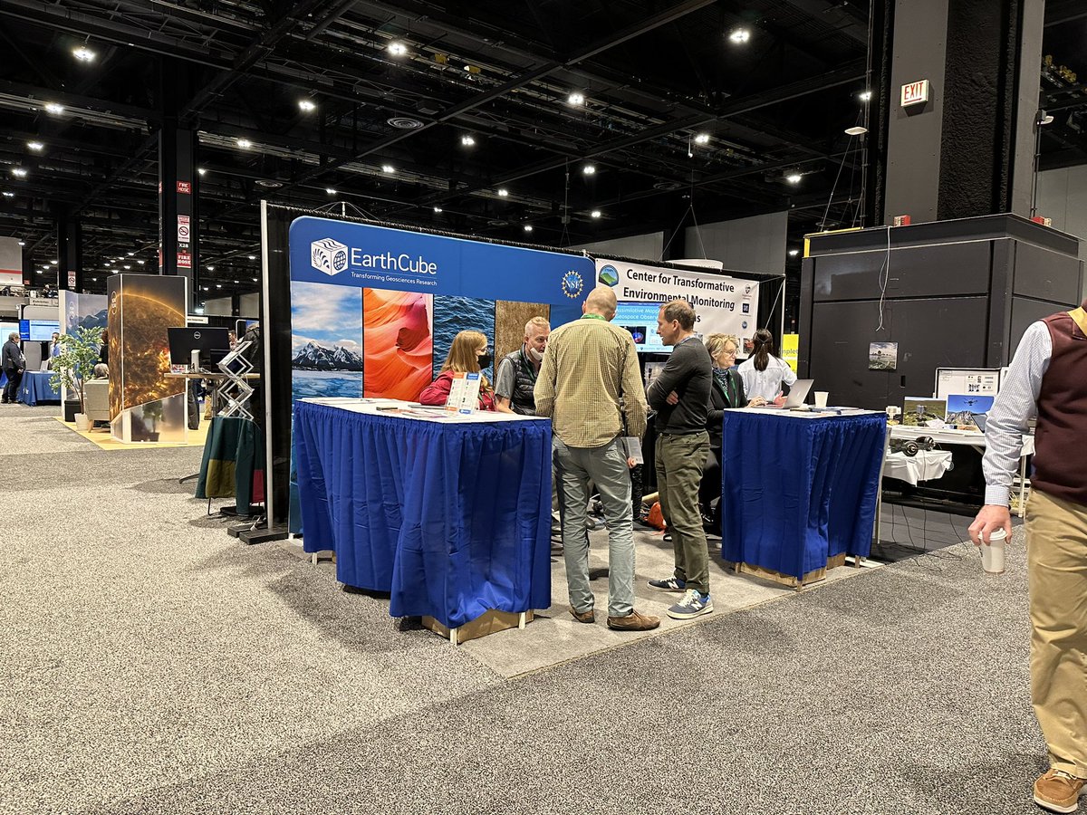 sciencegateways's tweet photo. Enjoying seeing so many community members and colleagues at AGU!
#AGU22 #sciencegateways #Ghub @ESIPfed @EarthCube @OpenTopography https://t.co/ehW0RuWF0C