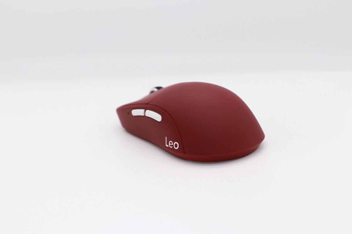 leonardodamouse's tweet image. Apologies for the late Day 14 giveaway, was wine 🍷 and dining.
Mouse looks more Burgundy in person
To compete, do the following:
- Retweet this post.
- Follow @PulsarGears
- Follow @leonardodamouse
- Follow @wearemaxgaming
- Tag a friend!