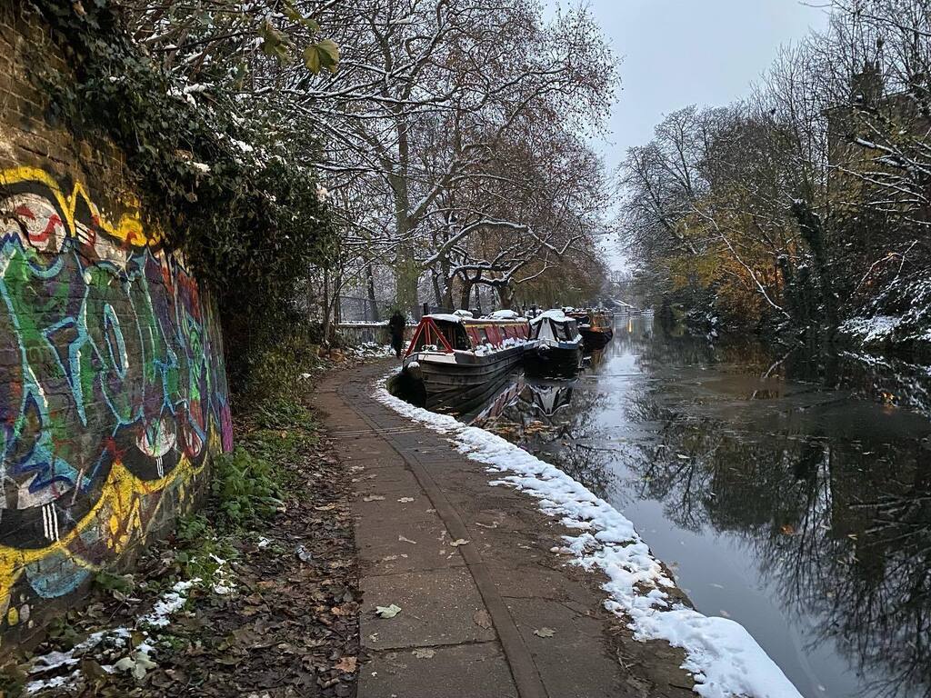 #winter #december #2022 #bethnalgreen #shoreditch #snow #grafitti #thames #thamespath #walk #iphonephotography #nofilter #water #naturephotography #city #london #london🇬🇧 #londonlife #londonphotography #londonist #londonphotographer #londonwalk #londoncity #cold #ice #uk #un…