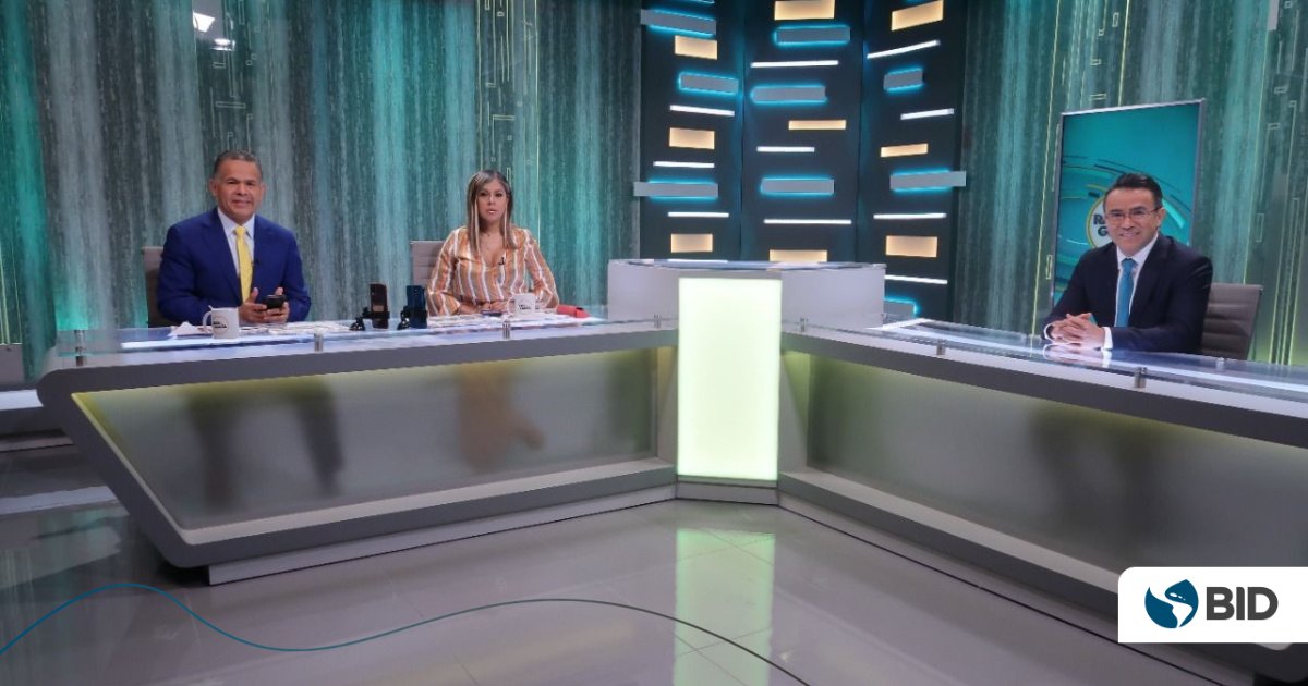 En el marco de la Semana de Energía de <a href="/OLADEORG/">OLACDE</a> en Panamá, Ariel Yépez, Gerente de Infraestructura y Energía del BID participó en el programa RadioGrafía de ECO TV y habló con Hugo Famania y Susan Elizabeth Castillo sobre la agenda de descarbonización: bit.ly/3uQm4lz