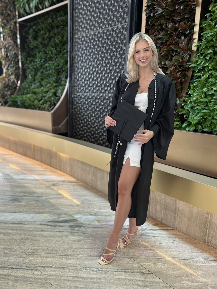 Jeremy__chaiser's tweet image. Congratulations Cinzia on your graduation❤️ #BCProudGrad