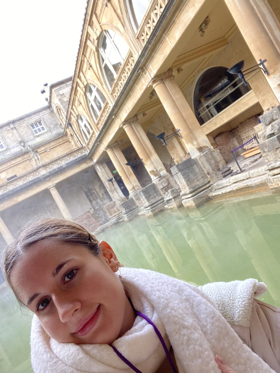 caitlinshanaha8's tweet photo. Been in the UK for 137 days and finally made it to Bath (just going to forget it was a 15 minute train ride away the whole time)
#AquaeSulis #Minerva https://t.co/H1KdBjFlvh