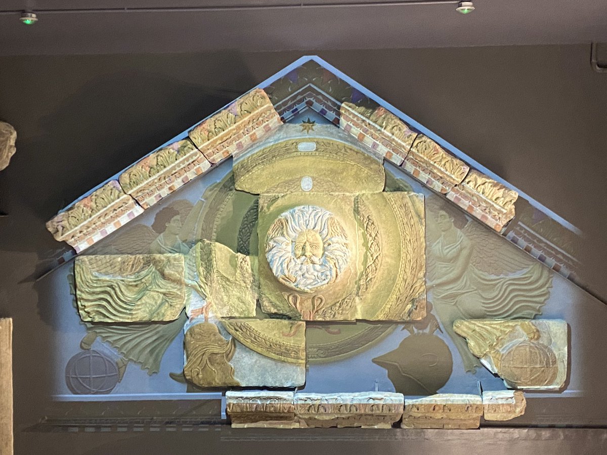 caitlinshanaha8's tweet photo. Been in the UK for 137 days and finally made it to Bath (just going to forget it was a 15 minute train ride away the whole time)
#AquaeSulis #Minerva https://t.co/H1KdBjFlvh