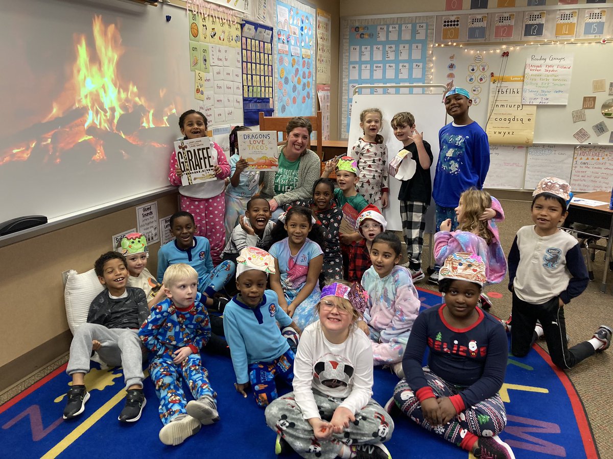 I had so much fun this afternoon as a guest reader at Cedar Elementary! <a href="/CESCHOOLMASTER/">Kevin Gray</a> @CedarAP