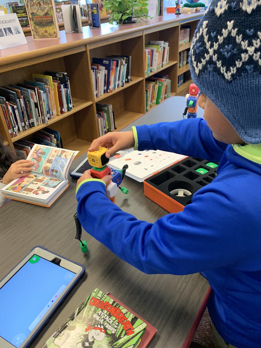 themeekmoose's tweet image. Today with @RoboWunderkind @EllisSoars 3rd through 5th grades worked on doing the Hokey Pokey. Used all three coding platforms to create our whirling dervish of Christmas.