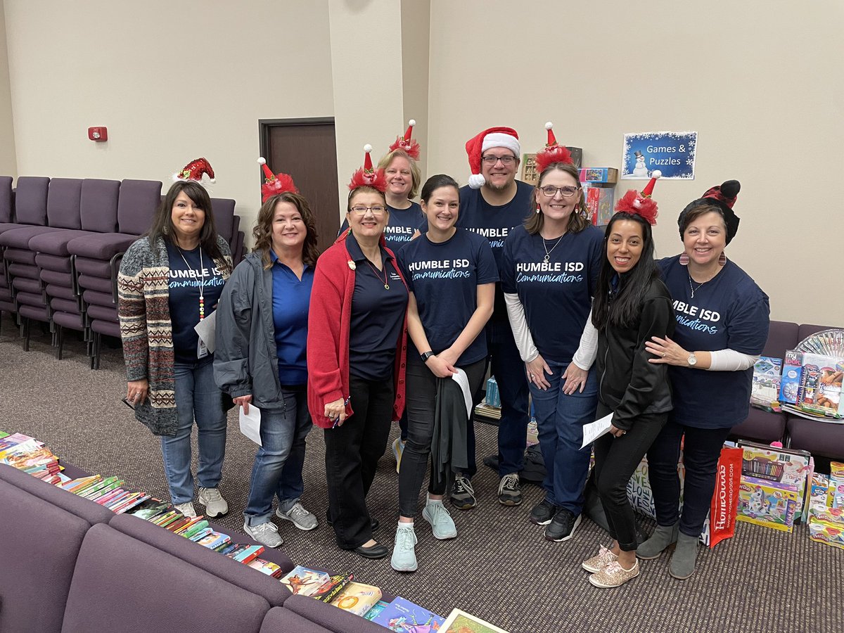 LoriMaugans's tweet photo. It was such an honor to serve our #HumbleISDFamily today! ❤️🎄❤️Thank you @msmithcounselor for including our team! https://t.co/gMjCooavWs