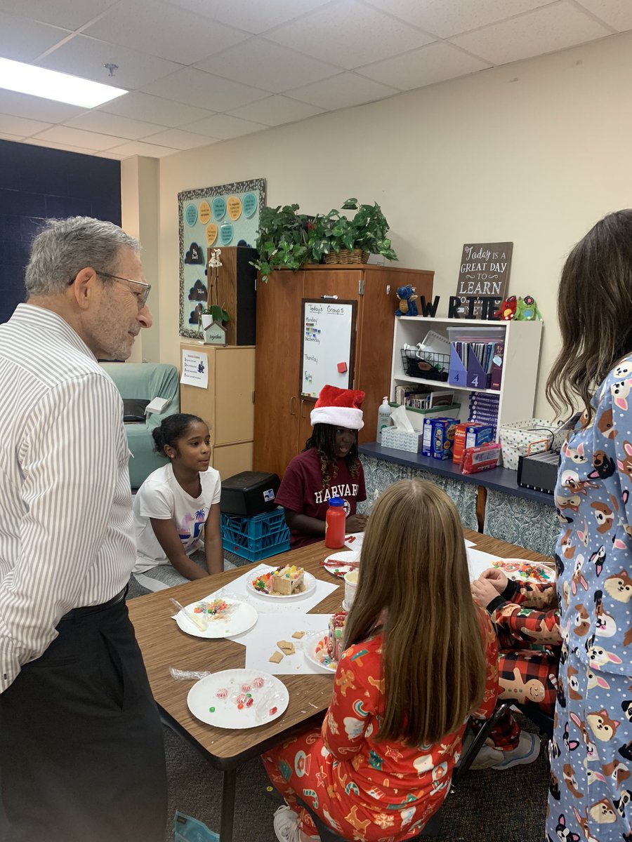 mrs_winters2's tweet photo. What an amazing treat it was to have Mr. Deretchin himself visit us today while we made gingerbread houses!! ❤️ @DeretchinCISD https://t.co/Z0uVrftUx3