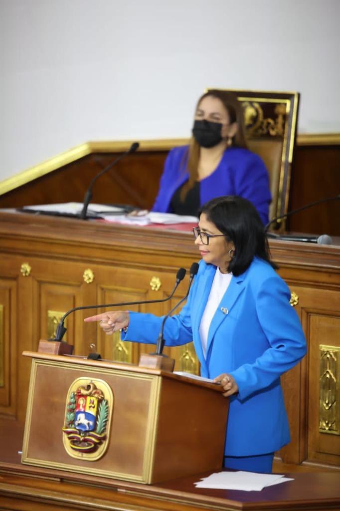 luis_villegasr's tweet photo. Nuestra Vicepdta. @delcyrodriguezv ha tenido una excelente intervención ante la AN, donde presentó el Presupuesto General de la Nación para el Ejercicio Fiscal 2023, destacando los aciertos y el crecimiento económico de la Patria. 
#NavidadEsRencuentro https://t.co/hyKog9IEM1