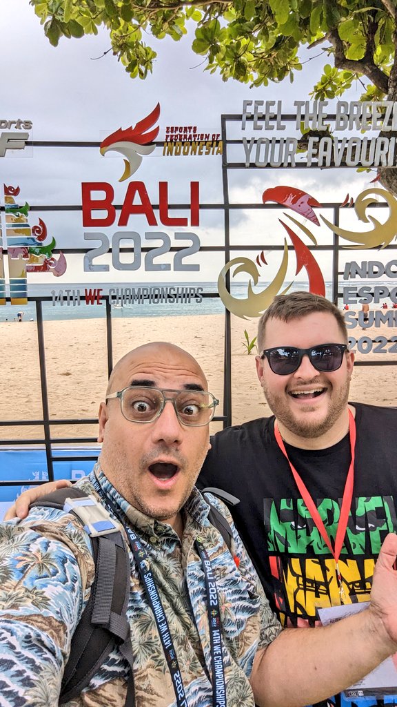 fieritacatalano's tweet photo. Esta es la dupla del gol. La leyenda del #PES @WezzaFC y este servidor a cargo de la trasmisión principal en @IeSF_Master #Bali #PESnosune https://t.co/3W6u8Lagxe