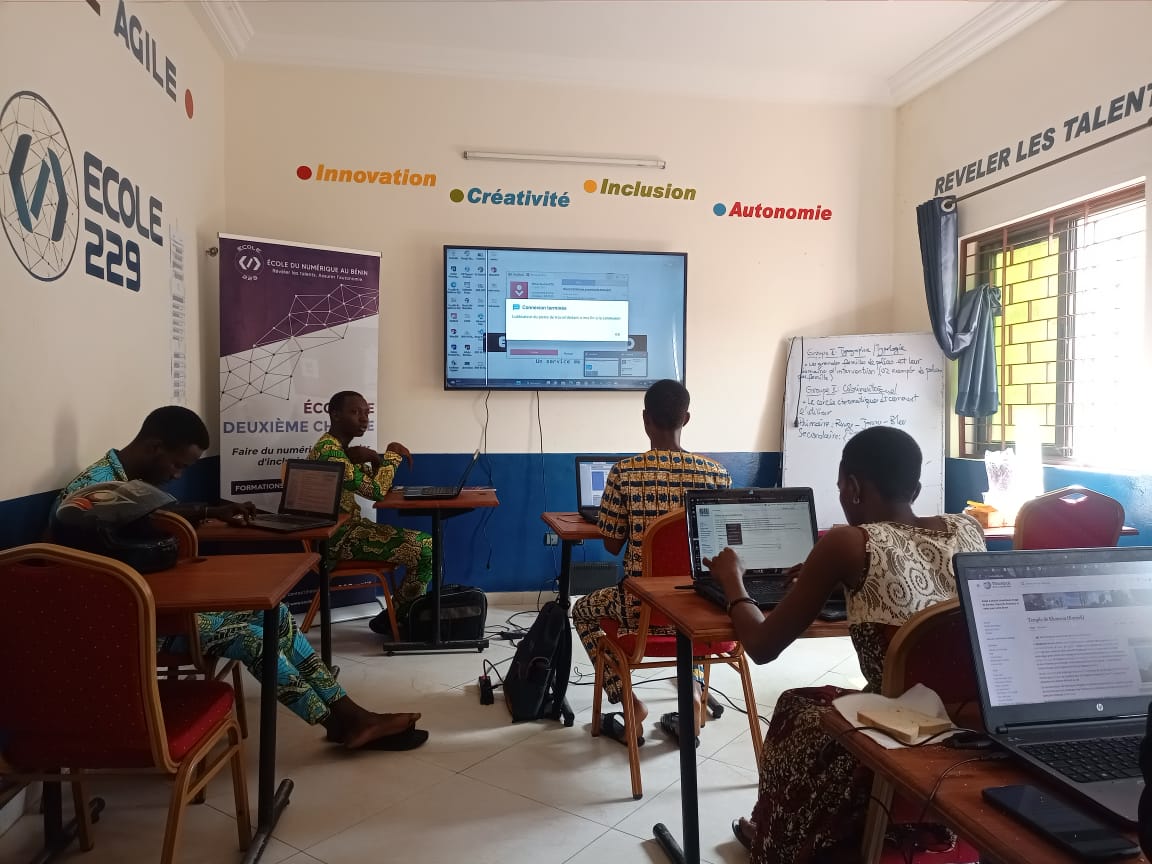 absaliou's tweet photo. Fin atelier #Wikidata10thBirthday alliant #editathon et #concours sur @wikidata , @WikiCommons , @Wikipedia_fr @frwikiquote . Merci à @AzogbononConst1 @Aimeabibis @adoscam01 @BLOLAB_BENIN
#WikidataTenthBirthday
#Wikidata10
#WD10
#WikidataBirthday
#Team229 #Wasexo
WikimediaBj https://t.co/J161PJqmmP