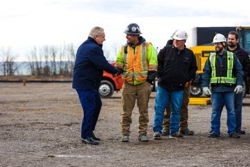 Every year, more people are coming to Ontario to live, work & raise a family.
My #DollarStoreGovt is 'getting it done' aka building up the coffers of party donor developers here in Ontario.
We are #BuildingOntario bank accounts for the wealthy & tapping working saps for photo ops