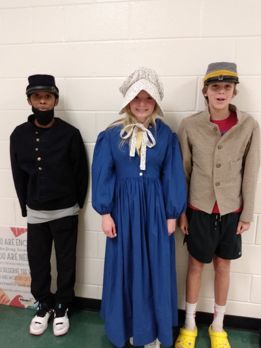 LSmithems6's tweet photo. Students interacted with artifacts from the Civil War traveling trunk in Mrs. Smith's class today. @OMS_HCS  @HenryCountyBOE @AmericanBattlefieldTrust https://t.co/T9odmeQz3S