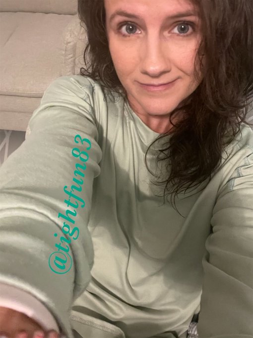 It&rsquo;s Friday night &amp; I&rsquo;m feeling&hellip;  🎶 https://t.co/RhLBPWQbvr