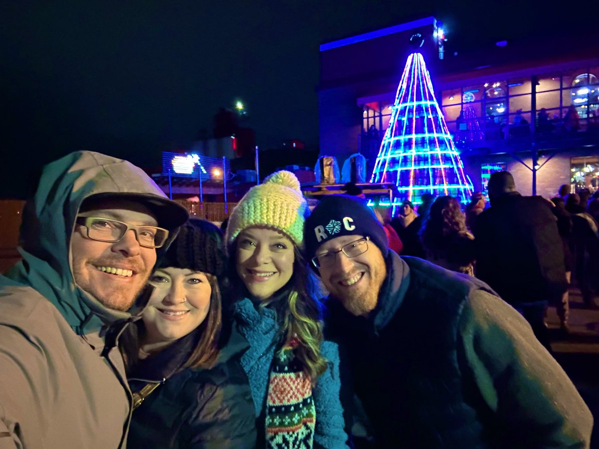 mvh_art's tweet photo. Nothing more Rochester than the Keg Tree Lighting party! One of our favorite annual traditions back in full force! 🍺🎄#roc #cheers #kegtree https://t.co/PN1n3dqIkJ