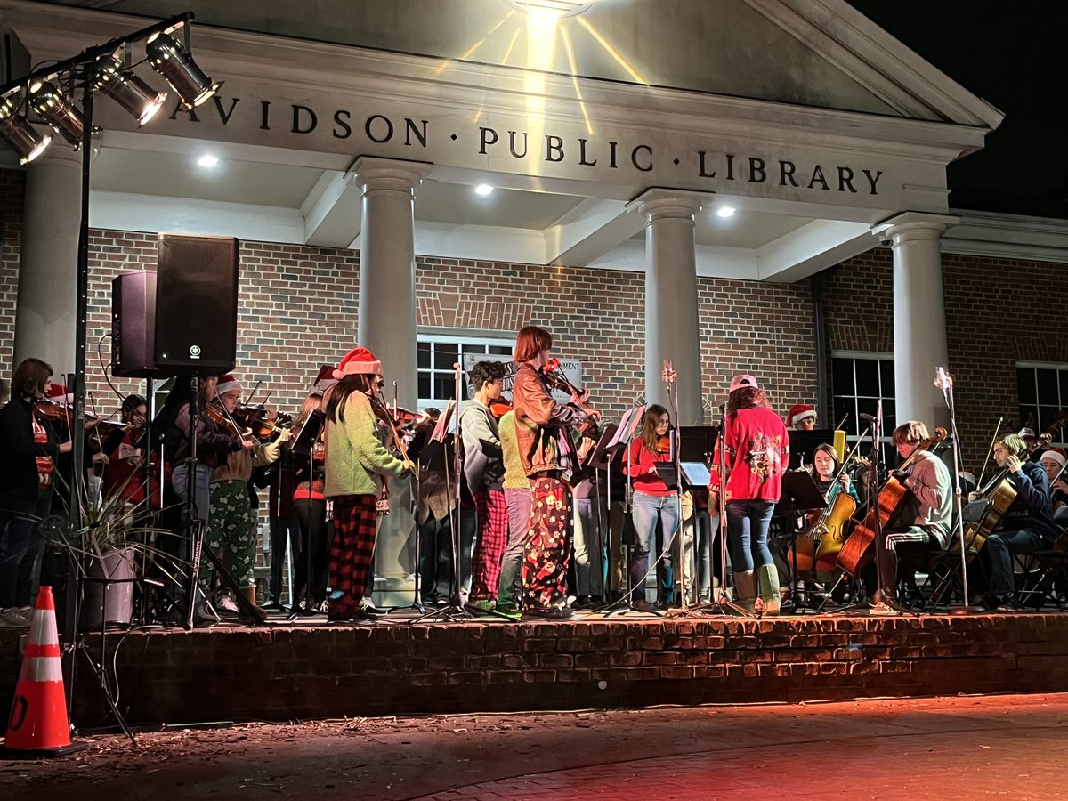 Another amazing performance by <a href="/PlPstrings/">PLPstrings</a> at Christmas at Davidson. #MainStage #PLPpride <a href="/PineLakePrep/">Pine Lake Prep</a>