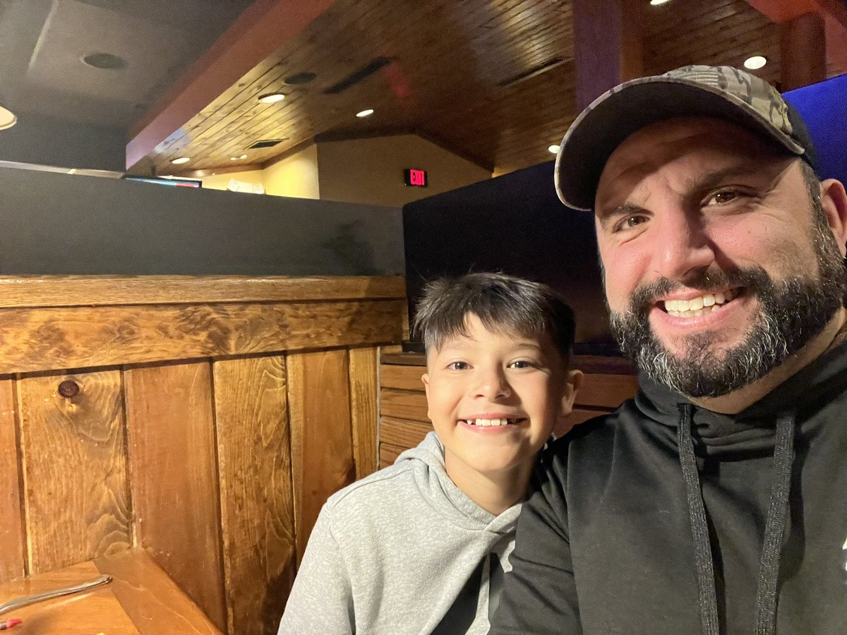 Cjvivacqua's tweet photo. Lots of tweets about my older guy lately. But tonight was Alex and Dad night as we celebrated a great 5th grade report card. Root Beers and Laughs. #HamSlice #CoachsKid https://t.co/vWUF8yeX1V