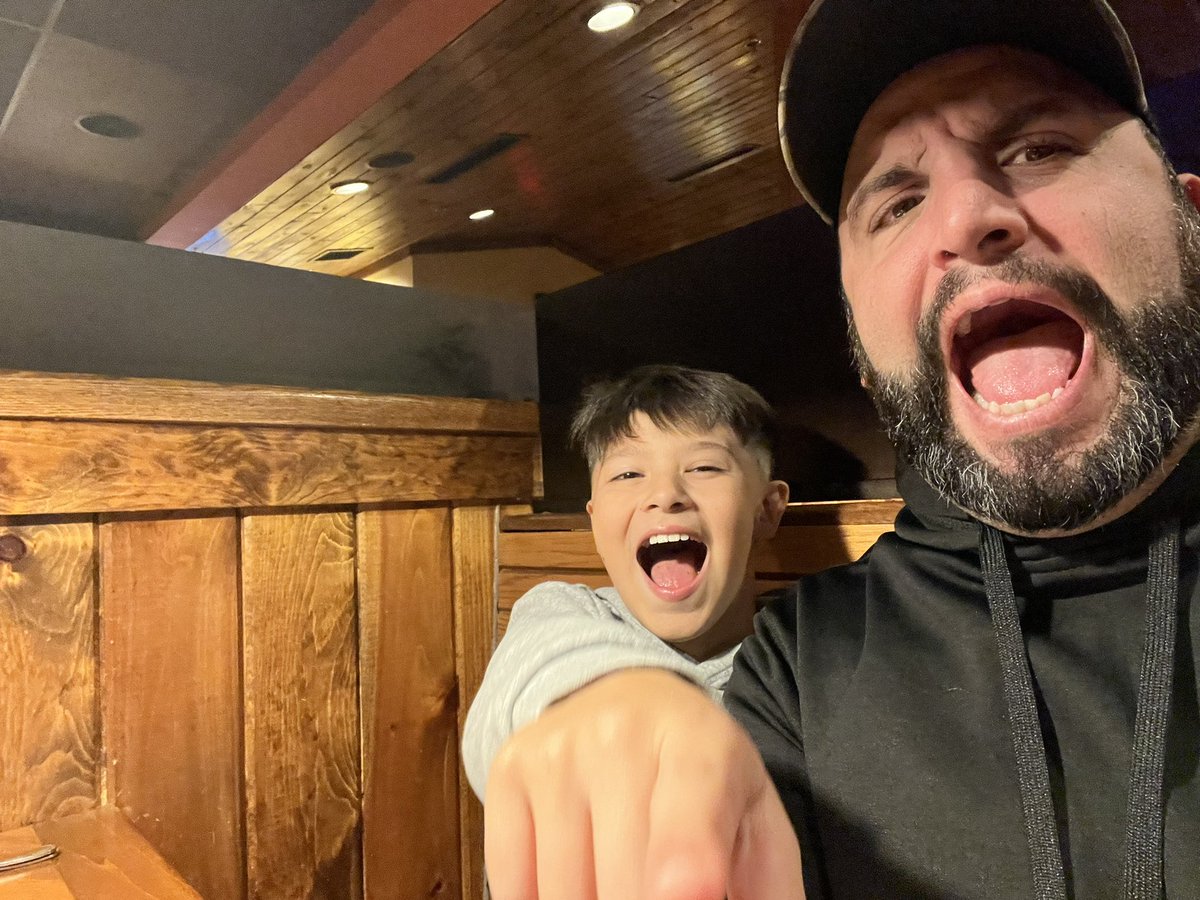 Cjvivacqua's tweet photo. Lots of tweets about my older guy lately. But tonight was Alex and Dad night as we celebrated a great 5th grade report card. Root Beers and Laughs. #HamSlice #CoachsKid https://t.co/vWUF8yeX1V