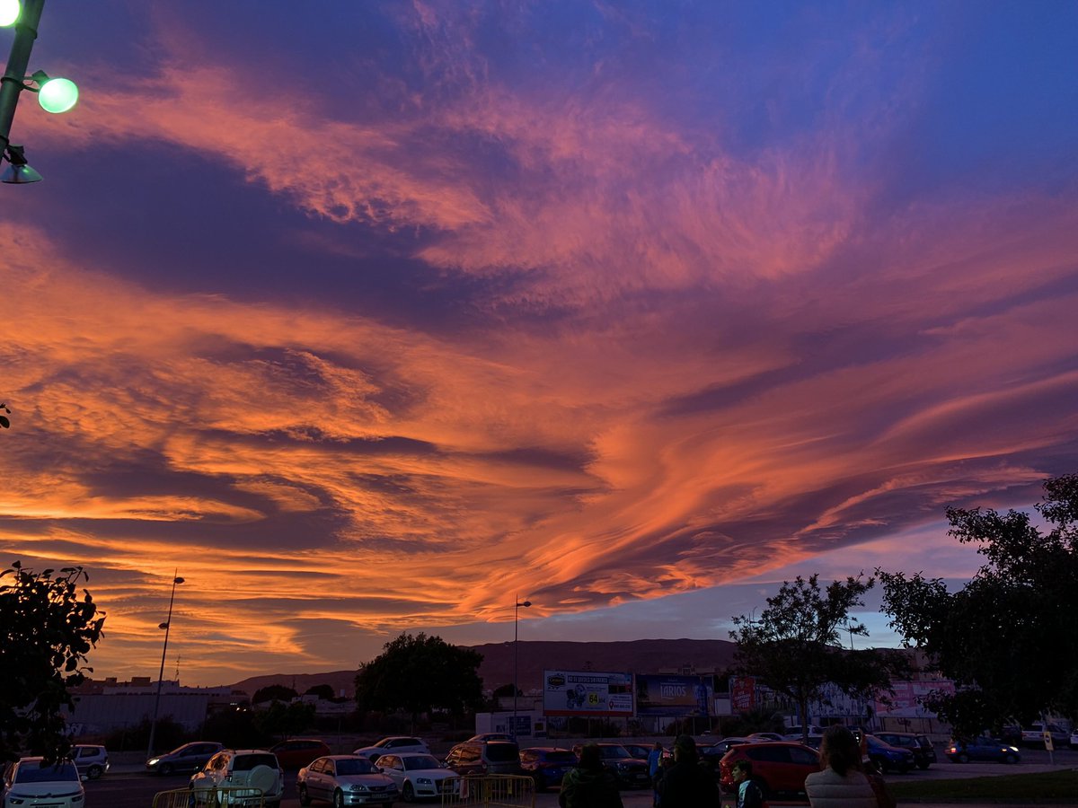 opacarofilia_'s tweet photo. qué bonito es el cielo https://t.co/40uFbBYH3N