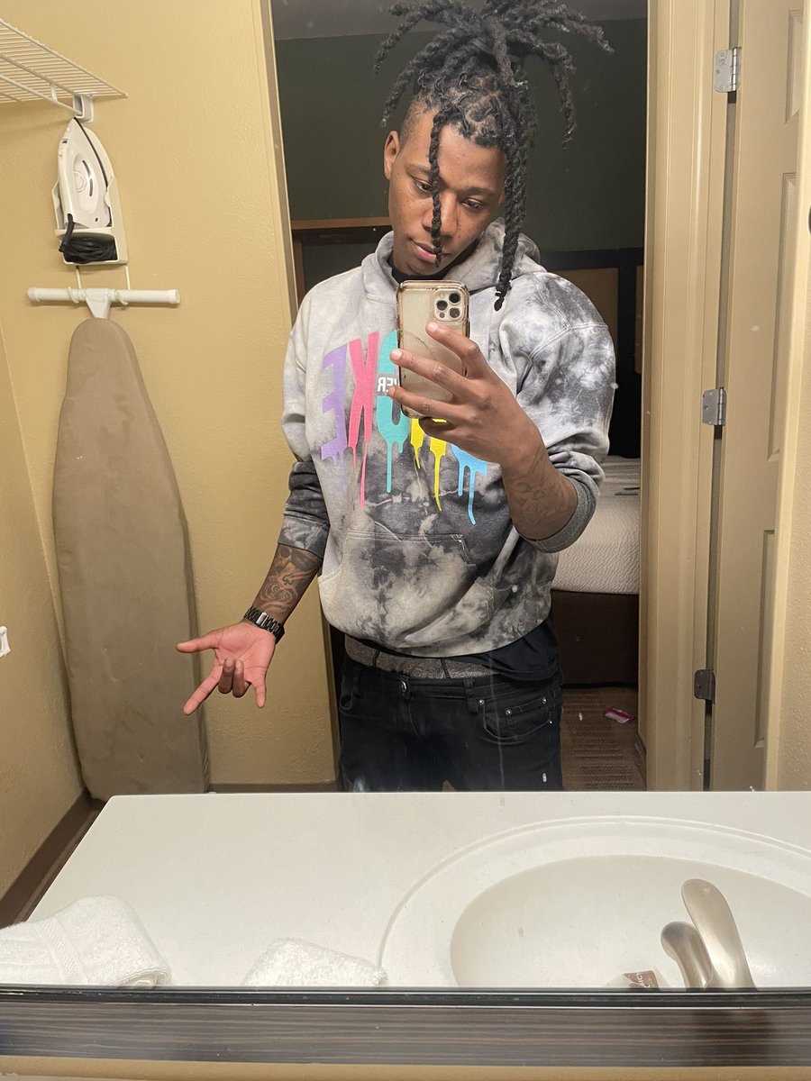 weebamane's tweet image. My locs real growin fast ash 😮‍💨