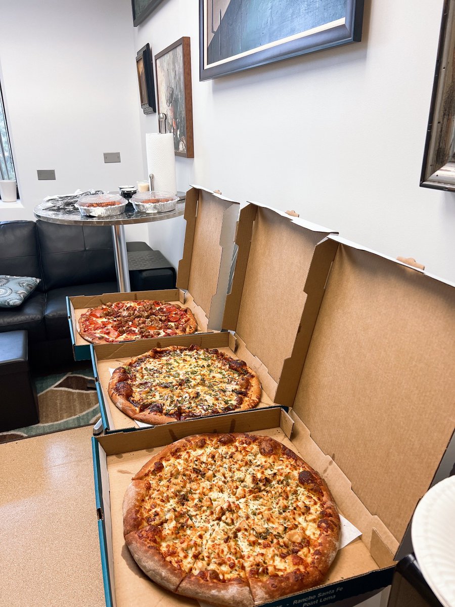 LabJanda's tweet image. Happy Friday from the Janda Lab 🍻  margaritas and pizza anyone?