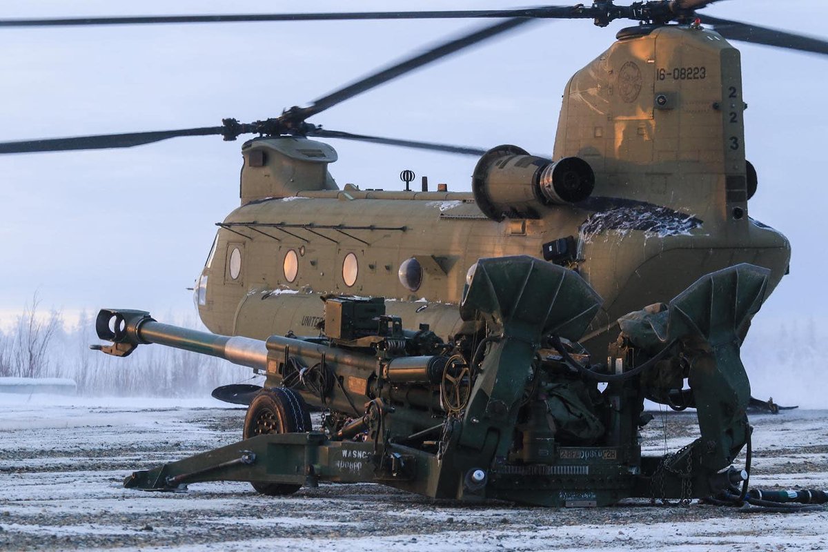 USARPAC's tweet photo. Soldiers with 2nd Battalion, 8th Field Artillery Regiment took to the skies this week while conducting sling load operations. Despite the temperatures dipping into the -30s.
#fightlikeawolf #BEITN .@USARPAC_CG @I_Corps https://t.co/rYQC4UMmYn