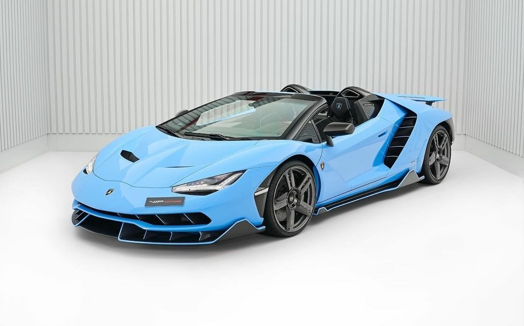 LamboCIub's tweet photo. Centenario Roadster https://t.co/ef0WJWDiKc
