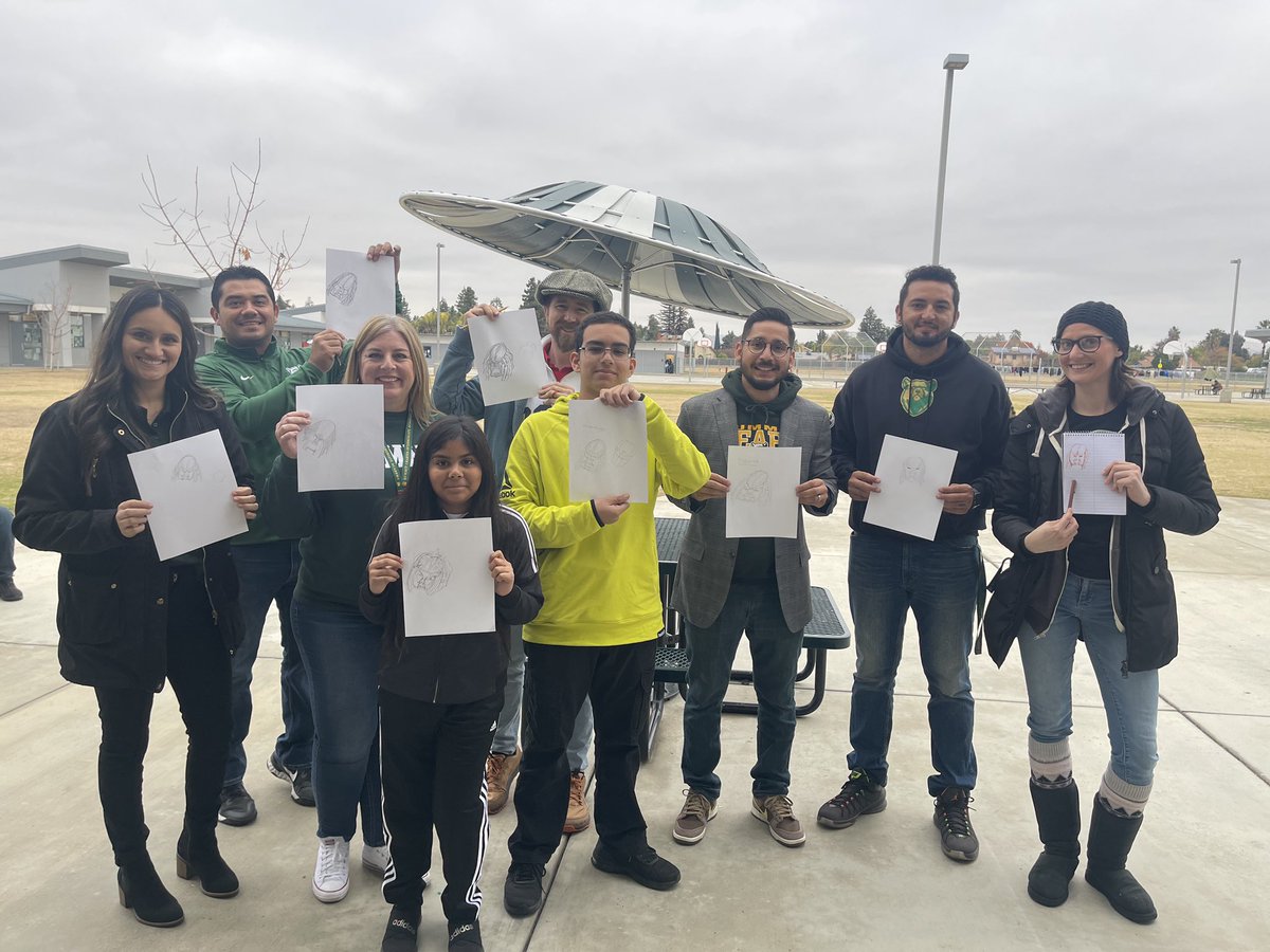 jenlsanders's tweet photo. IB Community Project in Action! Diego taught a drawing class to share his talent with teachers and students. #ibmyp #ibcommunityproject #ibrisktaker #greatertogether @SCIABEARS @IBinBSD https://t.co/096sI33Ttx