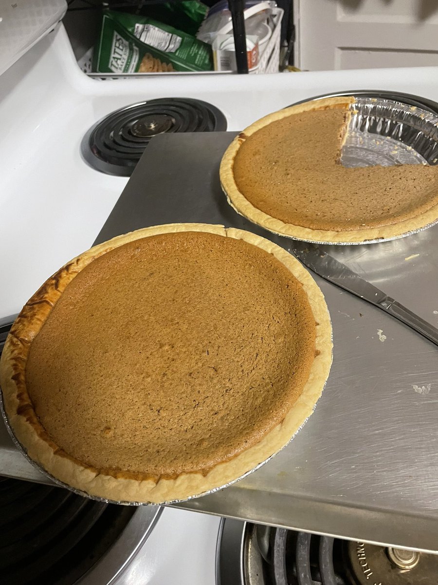 ricen2005's tweet photo. Thank you to my wife, @DuleHill, @JamesRoday and #Psych for the discovery of cinnamon pie, it’s a game changer and should replace pumpkin #dualspires #twinpeaks https://t.co/Piqyd096RF