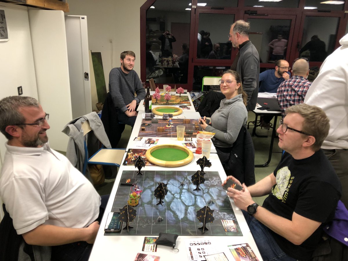 regis_morel's tweet photo. Parties endiablées de streetfighter chez les @AssocTisseurs https://t.co/mxMnXKeKbz