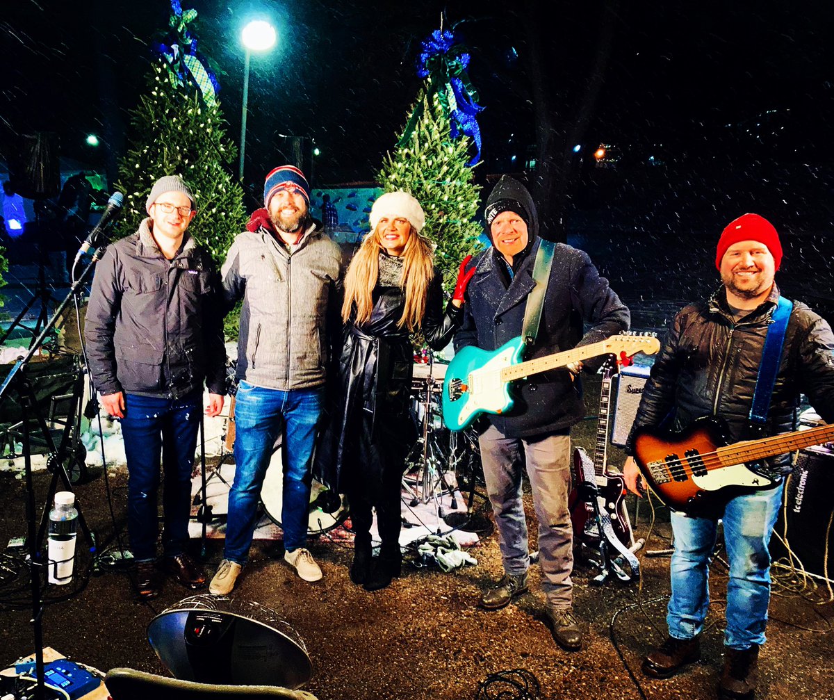 In true Hallmark movie fashion, the snow flakes arrived just as @spacehugmusic took the @holidazzlempls stage tonight. Happy holidays! ❄️⛄️🎶