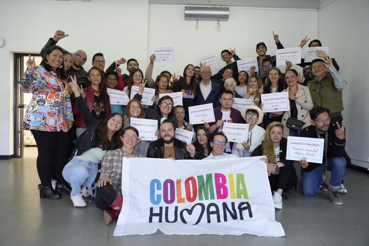 Hoy tuvimos un espacio de contrucion de nuestro movimiento con la compañera <a href="/MafeCarrascal/">Mafe Carrascal Rojas</a> con la creación de nodo #BogotaPrimero

Además tuvimos la visita de primer día de trabajo con la compañera eurodipitada <a href="/sirarego/">Sira Rego 🔻</a>