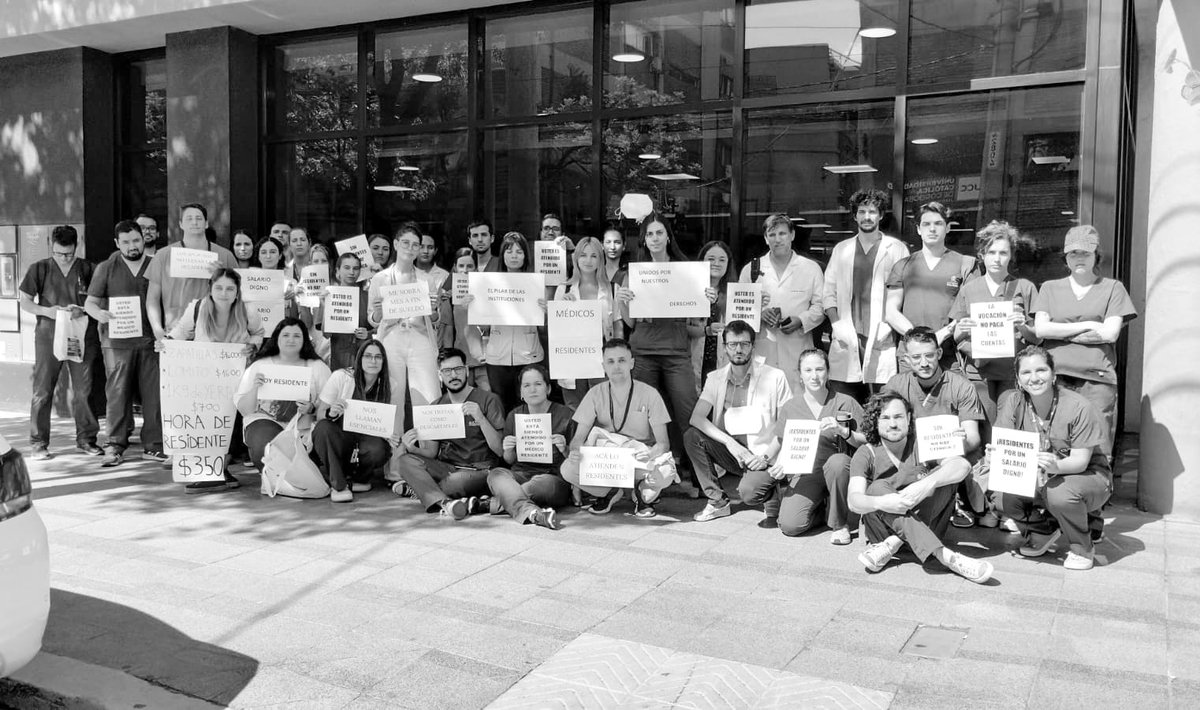 La gente de los privados más presente que nunca. Desde el CRYCC les pedimos a los directivos que den respuestas CONCRETAS a sus reclamos. NO están solxs. La lucha SIGUE. 🔥

#ColectivoDeResdientesyConcurrentes
#ResidentesyConcurrentesEnLucha
#PrivadosNoEstanSolos