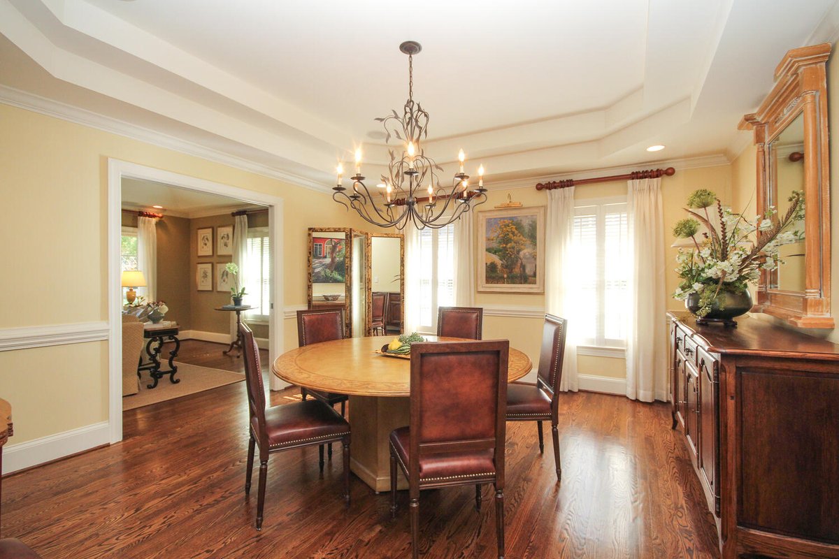 DMAHomes's tweet photo. This gracious brick ranch right in the heart of Eastover is our #homeofthemonth! With an inviting front porch, a gourmet kitchen, and a putting green, this home is a must-see.
📍1430 Twiford Place
Charlotte, NC 28207
https://t.co/u1CAW0VEpP https://t.co/W8c2Sxntx0