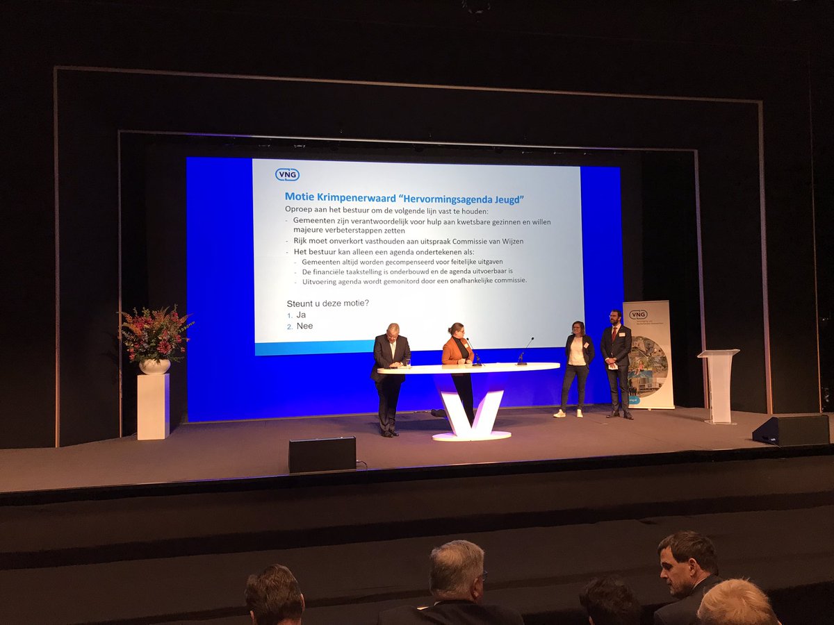 Vandaag waren wethouder Gerben van Voorden en ik bij de ALV van de VNG. Nog steeds moeten gemeenten knokken om voldoende geld te krijgen van het Rijk voor het uitvoeren van de Jeugdzorg! Deze motie werd met zeer grote meerderheid aangenomen. #vngalv