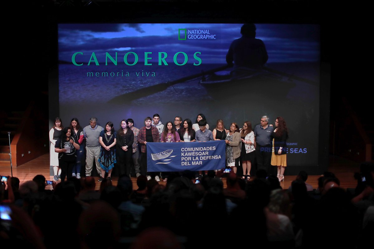 alexmunozw's tweet photo. Emocionante estreno del documental "Canoeros" de @NG_PristineSeas culmina con llamado de pueblos originarios a prohibir las salmoneras dentro de la Reserva Nacional Kawesqar y convertirla en parque nacional. https://t.co/ekiIWgTTIQ