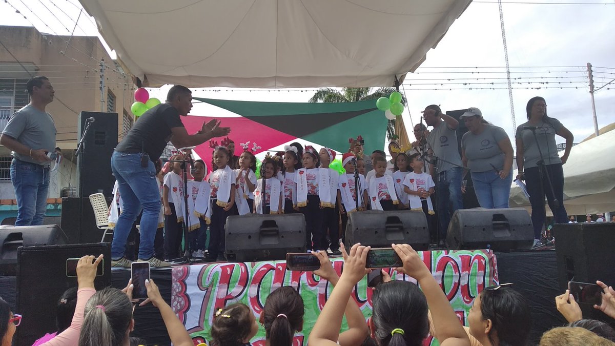 pen_aristides's tweet photo. Hoy #02deDic nuestros niños y niñas del @pen_aristides dijeron presente en el Parrandón Escolar Parroquial 2022 Villa de Cura, acompañados por la Comisión de Cultura y el personal de la institución.
#AraguaEsEducación
#ZamoraEsZamora
@leoalvacabrera
@cheanahis
@joanca30 https://t.co/pUTJcwV5gM