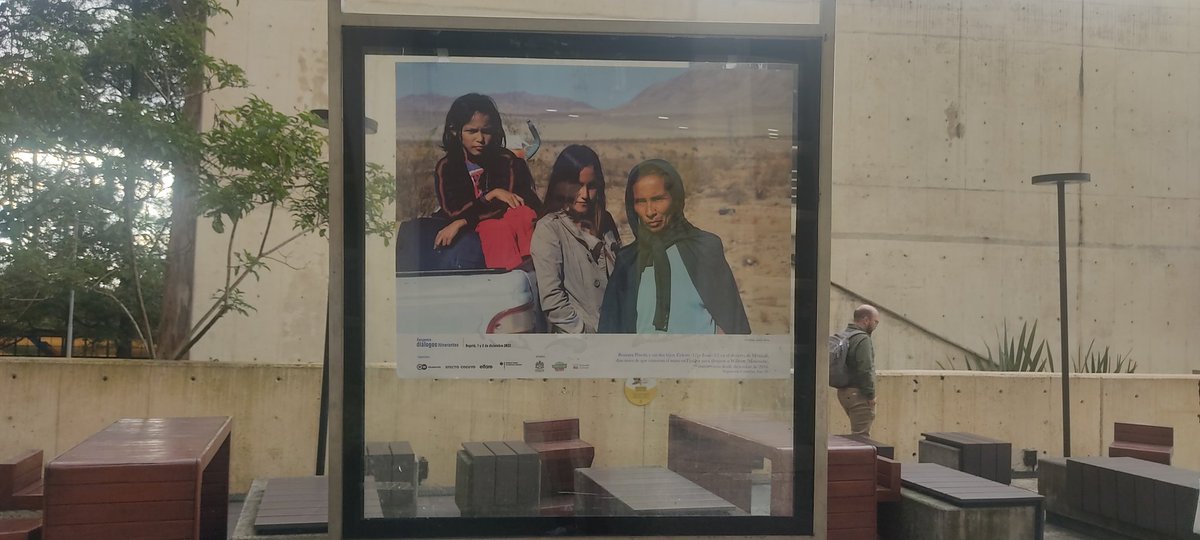ASIERVERA's tweet photo. Una pequeña muestra de la 'Caravana de los Sueños', mi exposición de fotos sobre las caravanas de migrantes, ha viajado hasta #Bogotá (#Colombia) y se puede ver en @UniJaveriana en el marco de #DialogosItinerantes de @puentesdecomu. https://t.co/xe5IZ4iiO1
