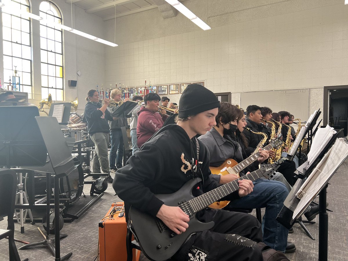ChaffeyHSTigers's tweet photo. Chaffey Music is getting warmed up for tomorrow night’s Holiday Parade! See you there!! https://t.co/DitKHSId77
