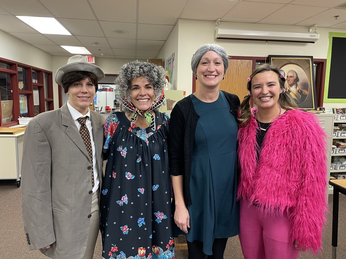 JeffersPondPLS's tweet photo. @JeffersPondPLS 3rd graders and their dressed-up teachers re-creating the #BecauseOfWinn-Dixie party scene. Bringing a story to LIFE! https://t.co/ckzaXo9NYq