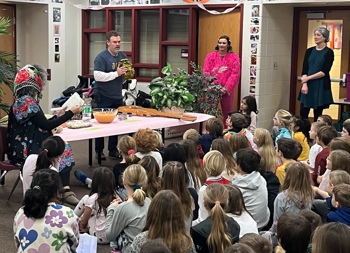 JeffersPondPLS's tweet photo. @JeffersPondPLS 3rd graders and their dressed-up teachers re-creating the #BecauseOfWinn-Dixie party scene. Bringing a story to LIFE! https://t.co/ckzaXo9NYq