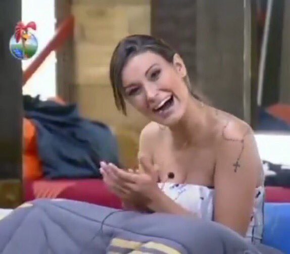 frannichaela's tweet photo. bruno guimarães passando fome e ainda tirando gol do pé do pedro chutou 50 vezes e não deu em absolutamente NADA https://t.co/1dDxQktek8