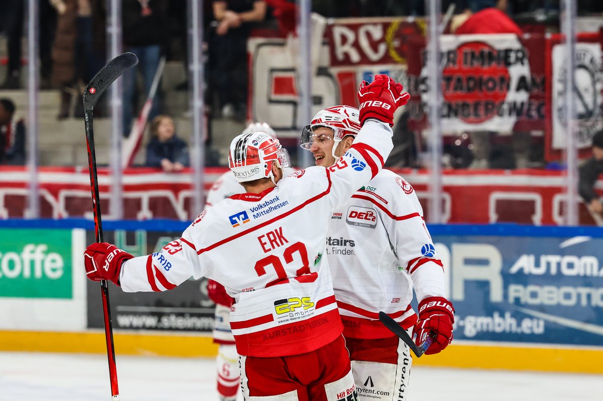 DEL2_News's tweet photo. Klarer Auswärtssieg für Bad Nauheim: Der @ec_bn gewinnt mit 7:3 gegen den @EVLandshut .
Foto: Chris Fölsner #del2 #HerzblutEishockey #evlecn https://t.co/Oa7V8lgWyh